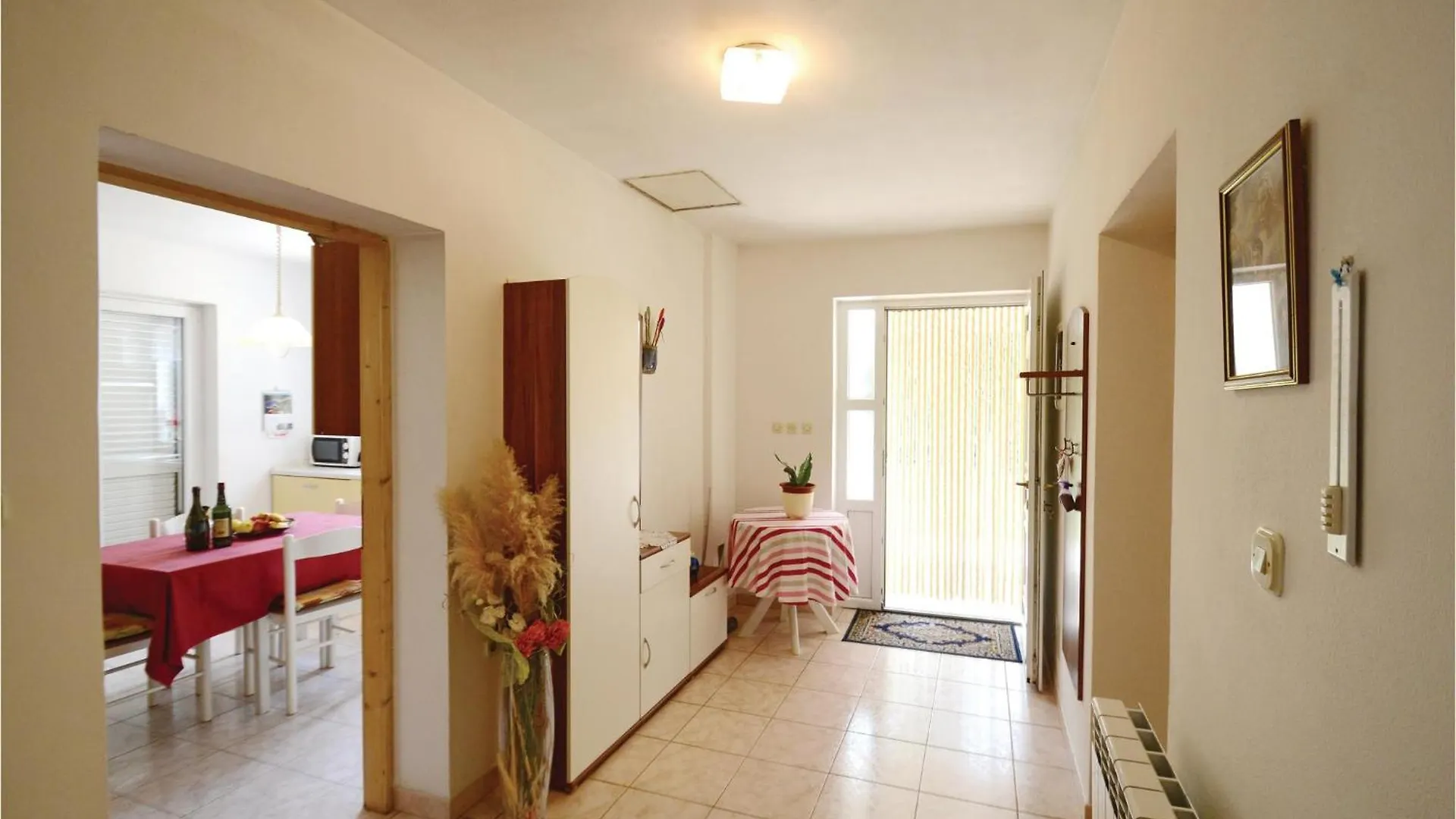 1 Bedroom Stunning Home In Marceljani Vinez