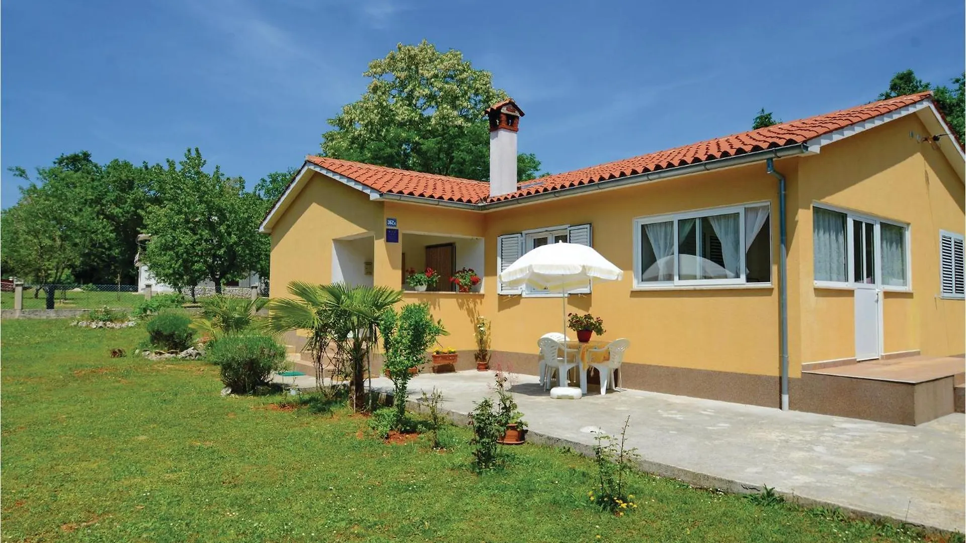 1 Bedroom Stunning Home In Marceljani Vinez